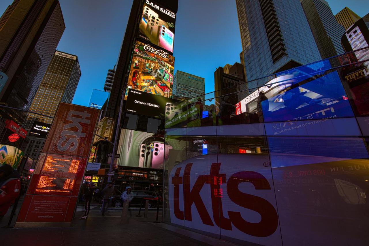 Hotel Edison Times Square New York Esterno foto "The Times Square Experience"