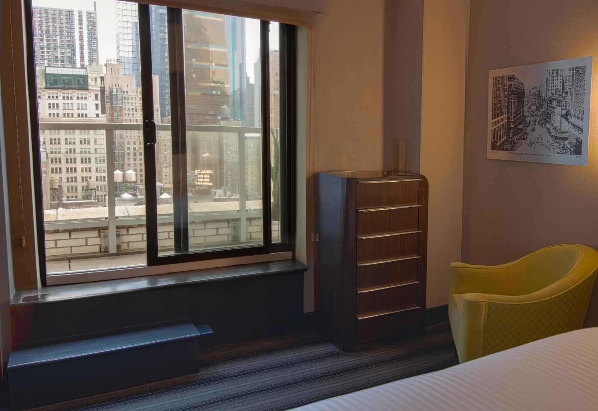 Hotel Edison Times Square New York Esterno foto St. James Building