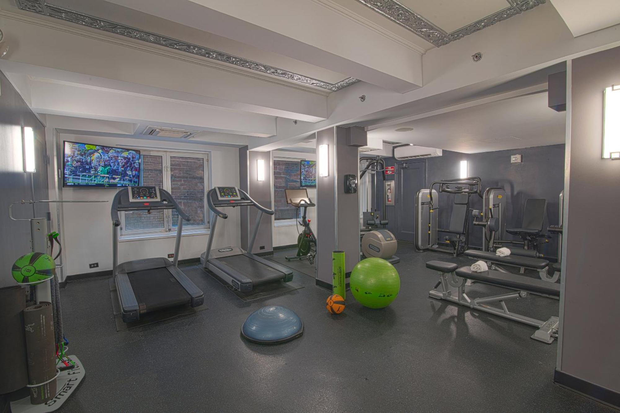 Hotel Edison Times Square New York Esterno foto Fitness room