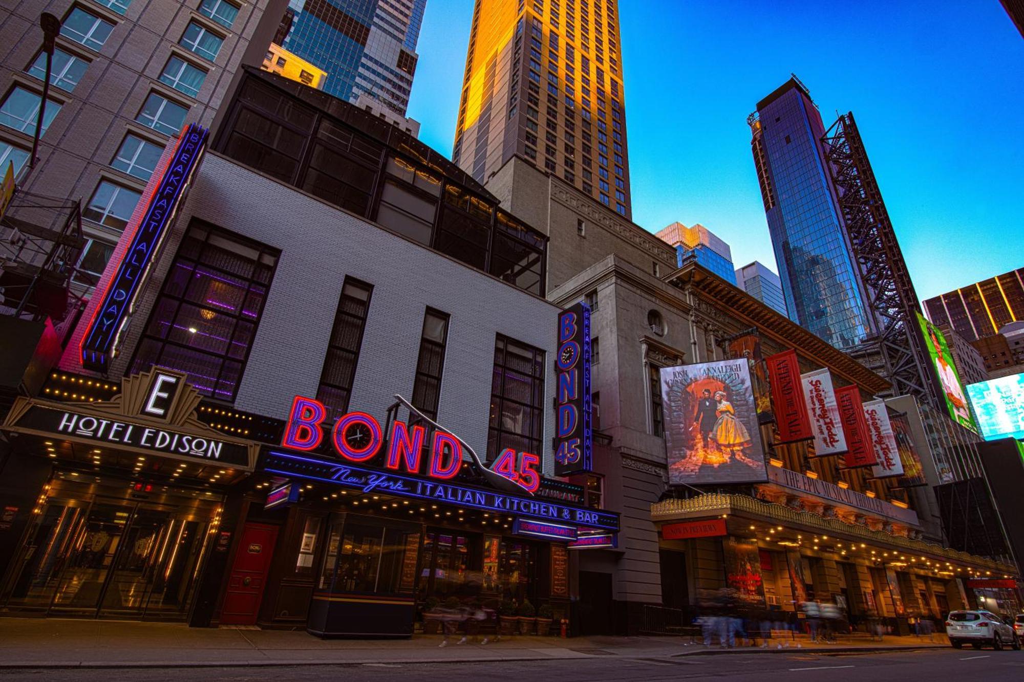 Hotel Edison Times Square New York Esterno foto Bond 45