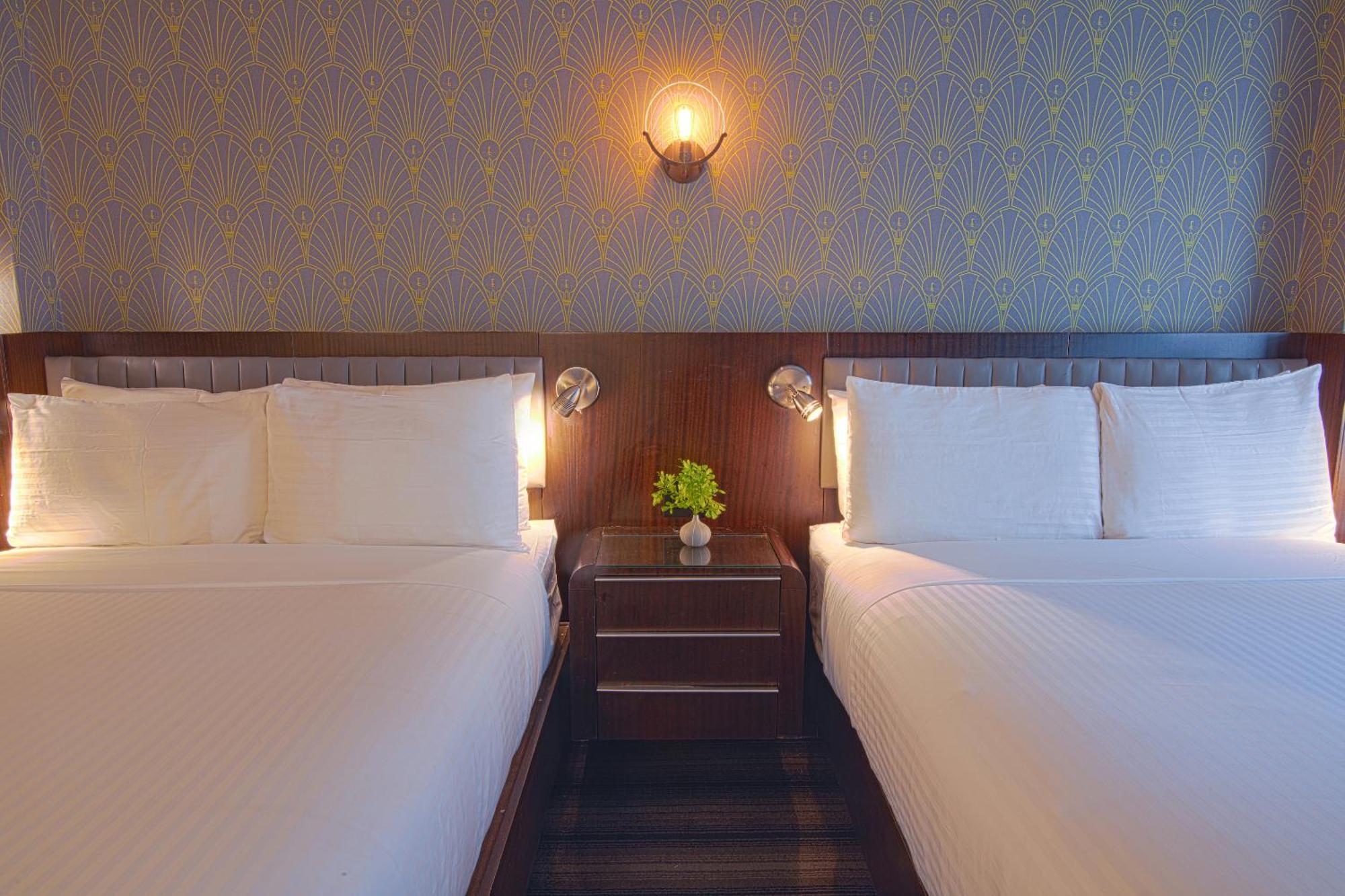 Hotel Edison Times Square New York Esterno foto Two beds in a room at the W Hollywood